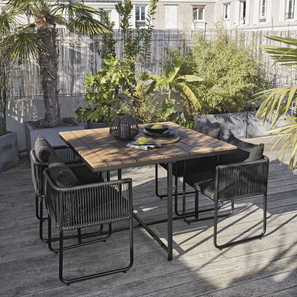 Aravelle™ – Table Teck & 6 Chaises Résine Noire – Ensemble Extérieur Élégant, Résistant aux Intempéries